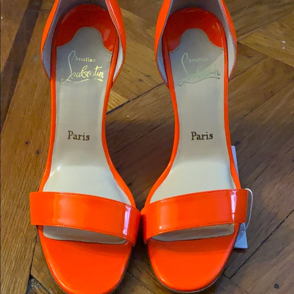 Christian Louboutin  👠